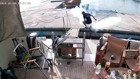 pirosvestiras skafos