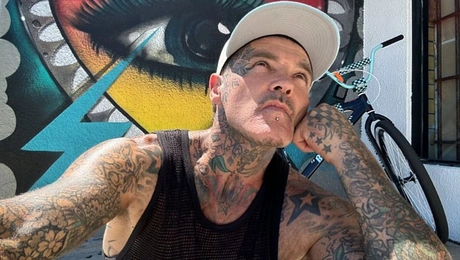 Ο τραγουδιστής Shifty Shellshock