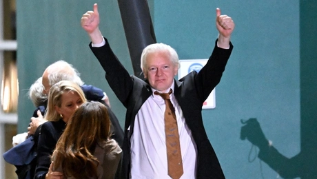 Ο Τζούλιαν Ασάνζ