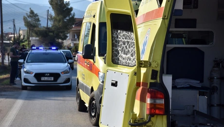 Περιπολικό και ασθενοφόρο