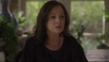 Η Χάρις Αλεξίου σε σκηνή της σειράς Maestro