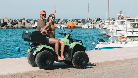 Τροχαίο με «γουρούνα» στη Μύκονο