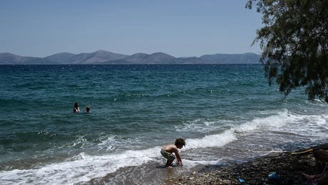 Παιδί παίζει σε