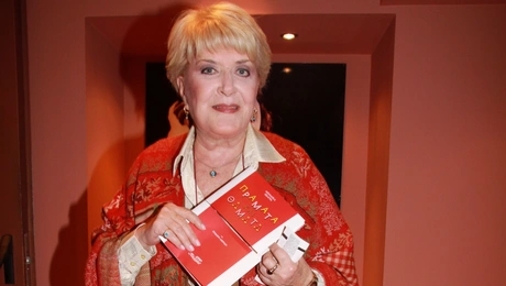 Η Βάσια Τριφύλλη σε πρεμιέρα στο Μικρό Παλλάς