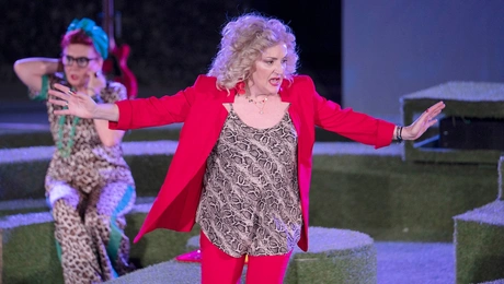 Υρώ Μανέ - 8 Γυναίκες