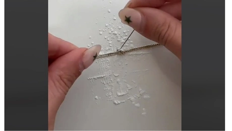 Το κόλπο με την αλυσιδα του κολιε