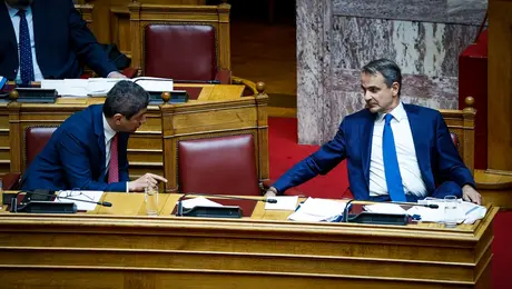 Αυγενάκης και Μητσοτάκης στη Βουλή