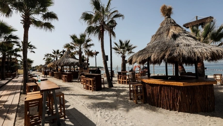 beach bar
