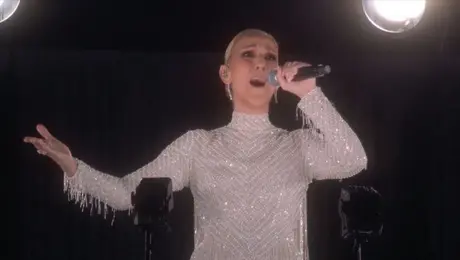 Η Σελιν Ντιον τραγουδα στην τελετη εναρξης Ολυμπιακων Αγωνων 2024 στο Παρισι