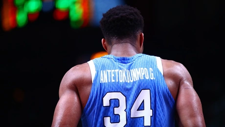 Ο Γιάννης Αντετοκούνμπο με την Εθνική