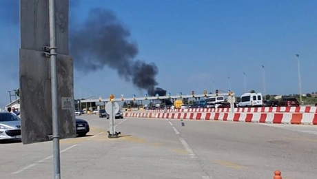 Αυτοκινητο τυλιχθηκε στις φλογες στα διοδια των Μαλγάρων