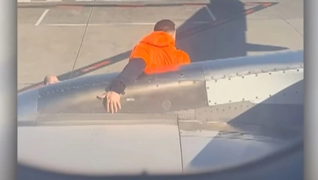 Μελβούρνη: Επιβάτης βγήκε από την έξοδο κινδύνου του αεροπλάνου