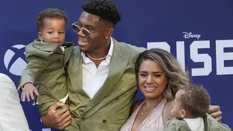 Ο Γιάννης Αντετοκούνμπο και η Μαράια Ριντλσπρίγκερ