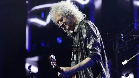Ο Brian May των Queen