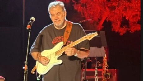 ο δημητρης σταροβας ξανα στη σκηνη σε παρασταση στην κυπρο