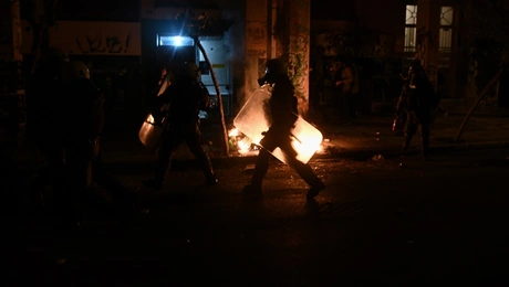 Επίθεση με μολότοφ στα Εξάρχεια