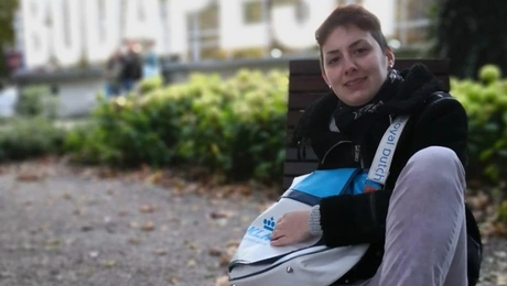 Η γυναίκα που έχει σχέση με αεροπλάνο