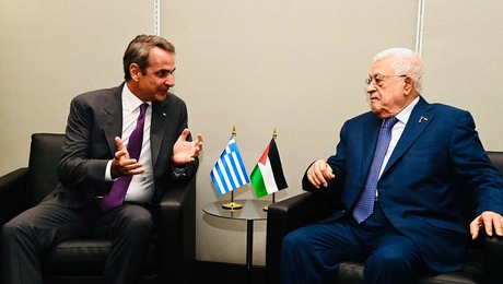 Ο Κυριάκος Μητσοτάκης και ο Μαχμούντ Αμπάς