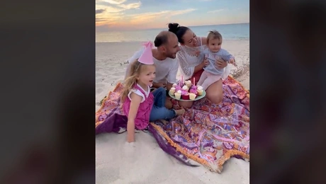 Οικογένεια μένει σε τροχόσπιτο