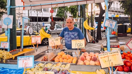 Ο τελευταίος πλανόδιος μανάβης της Ομόνοιας. 