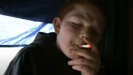 Ντοκιμαντέρ Child Chain Smoker