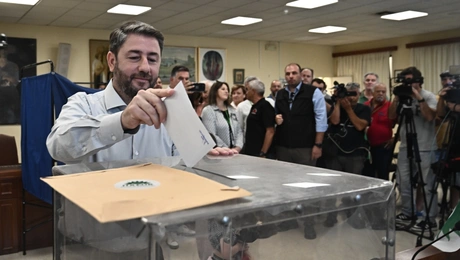 Εκλογές στο ΠΑΣΟΚ / Ψήφισε ο Νίκος Ανδρουλάκης