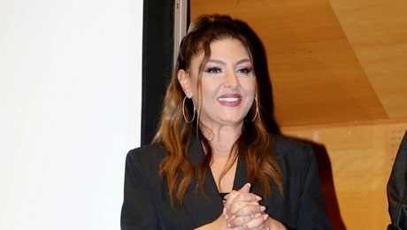 Έλενα Παπαρίζου