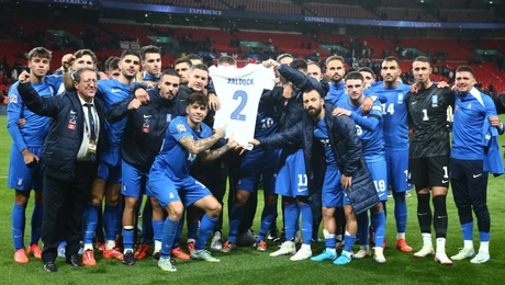 Παίκτες της Εθνικής Ελλάδας με τη φανέλα του Τζορτζ Μπάλντοκ