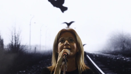 Η Μαρία Καρυστιανού στη συναυλία για τα Τέμπη