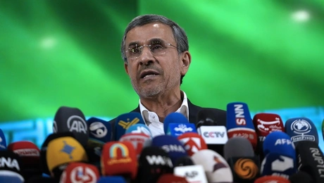 Ο πρώην πρόεδρος του Ιράν, Μαχμούντ Αχμαντινετζάντ