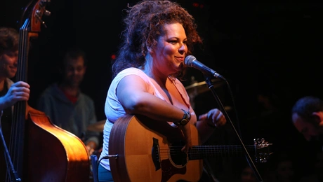 Η Ματούλα Ζαμάνη σε συναυλία της