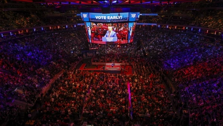 Ο Ντόναλντ Τραμπ μιλάει στη Νέα Υόρκη