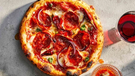 soppressata πίτσα με ζεστό μέλι