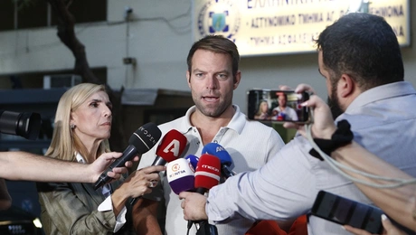 Ο Στέφανος Κασσελάκης στο ΑΤ Αγίου Παντελεήμονα