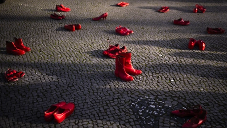 διαδηλώσεις κατά της έμφυλης βίας