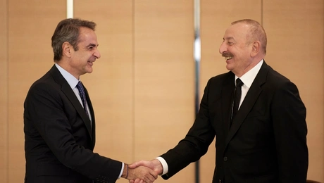 Ο Κυριάκος Μητσοτάκης με τον πρόεδρο του Αζερμπαϊτζάν, Ilham Aliyev