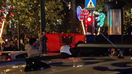 Αλβανοί γιορτάζουν στο Σύνταγμα την ημέρα Ανεξαρτησίας της Αλβανίας