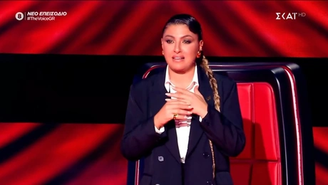 Συγκινημένη η Έλενα Παπαρίζου στο The Voice
