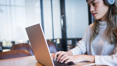 Νέα γυναίκα