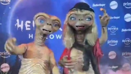 Η Χάιντι Κλουμ μεταμφιέστηκε σε εξωγήινος Ε.Τ. για το Halloween