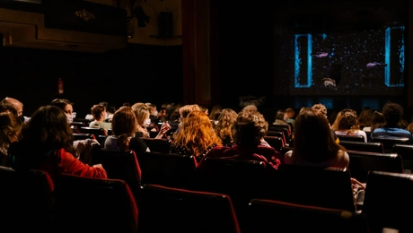 Κοινό σε παράσταση Θεάτρου