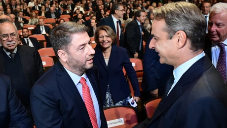 Ο Κυριάκος Μητσοτάκης και ο Νίκος Ανδρουλάκης