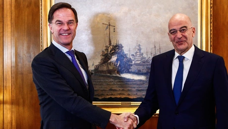 Ο Νίκος Δένδιας με τον Μαρκ Ρούτε