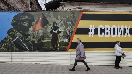 Γυναίκα περπατάει στη Ρωσία