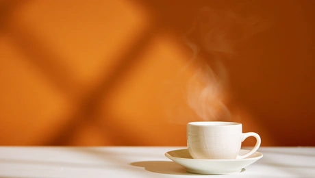 Ζεστό ρόφημα που αχνίζει