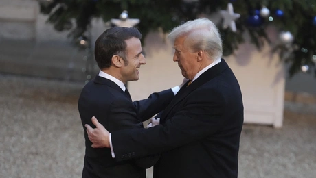 τραμπ μακρον