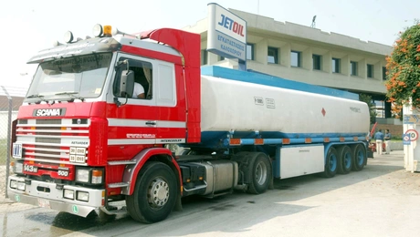 Βυτιοφόρο της Jet Oil στις εγκαταστάσεις Καλοχωρίου