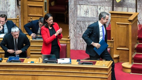 Ο Κυριάκος Μητσοτάκης αποχωρεί από τη Βουλή