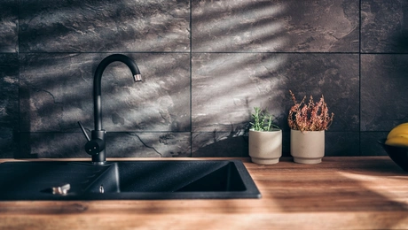 Το χρηστικό και απλούστατο tip για να έχεις πάντα αστραφτερό και πεντακάθαρο νεροχύτη