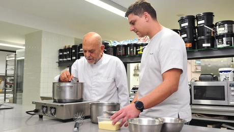 Στέλιος Παρλιάρος